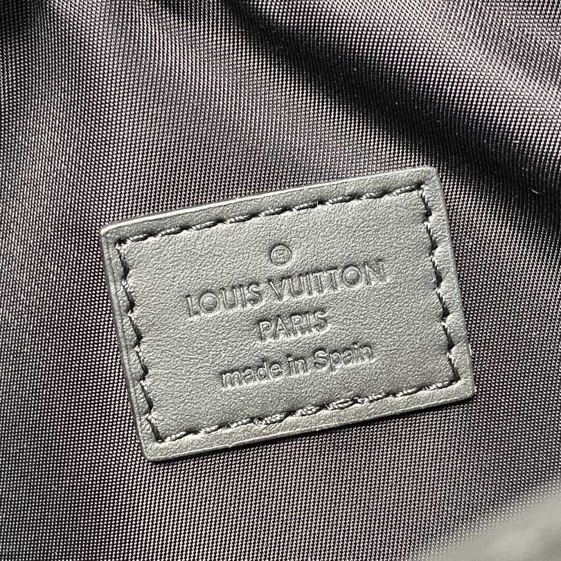  Louis Vuitton Comet Messenger PM Other Leathers(21.5-14-7.5cm)    M22495 - PerfectKickZ