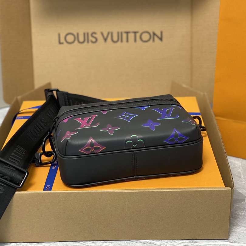  Louis Vuitton Comet Messenger PM Other Leathers(21.5-14-7.5cm)    M22495 - PerfectKickZ