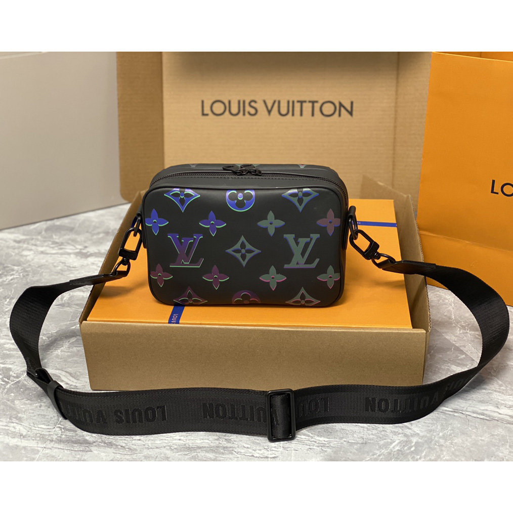  Louis Vuitton Comet Messenger PM Other Leathers(21.5-14-7.5cm)    M22495 - PerfectKickZ