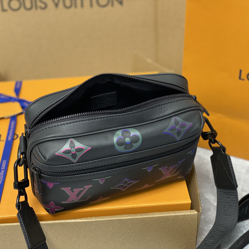  Louis Vuitton Comet Messenger PM Other Leathers(21.5-14-7.5cm)    M22495 - PerfectKickZ