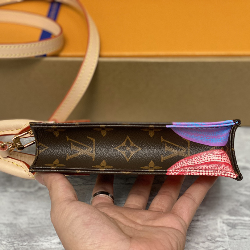 Louis Vuitton LV x YK Petit Sac Plat (14 x 17 x 5 cm)  M82112 - PerfectKickZ
