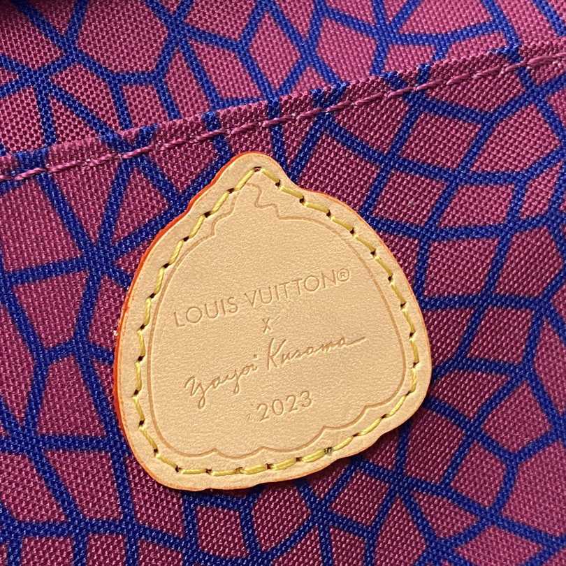 Louis Vuitton LV x YK Petit Sac Plat (14 x 17 x 5 cm)  M82112 - PerfectKickZ