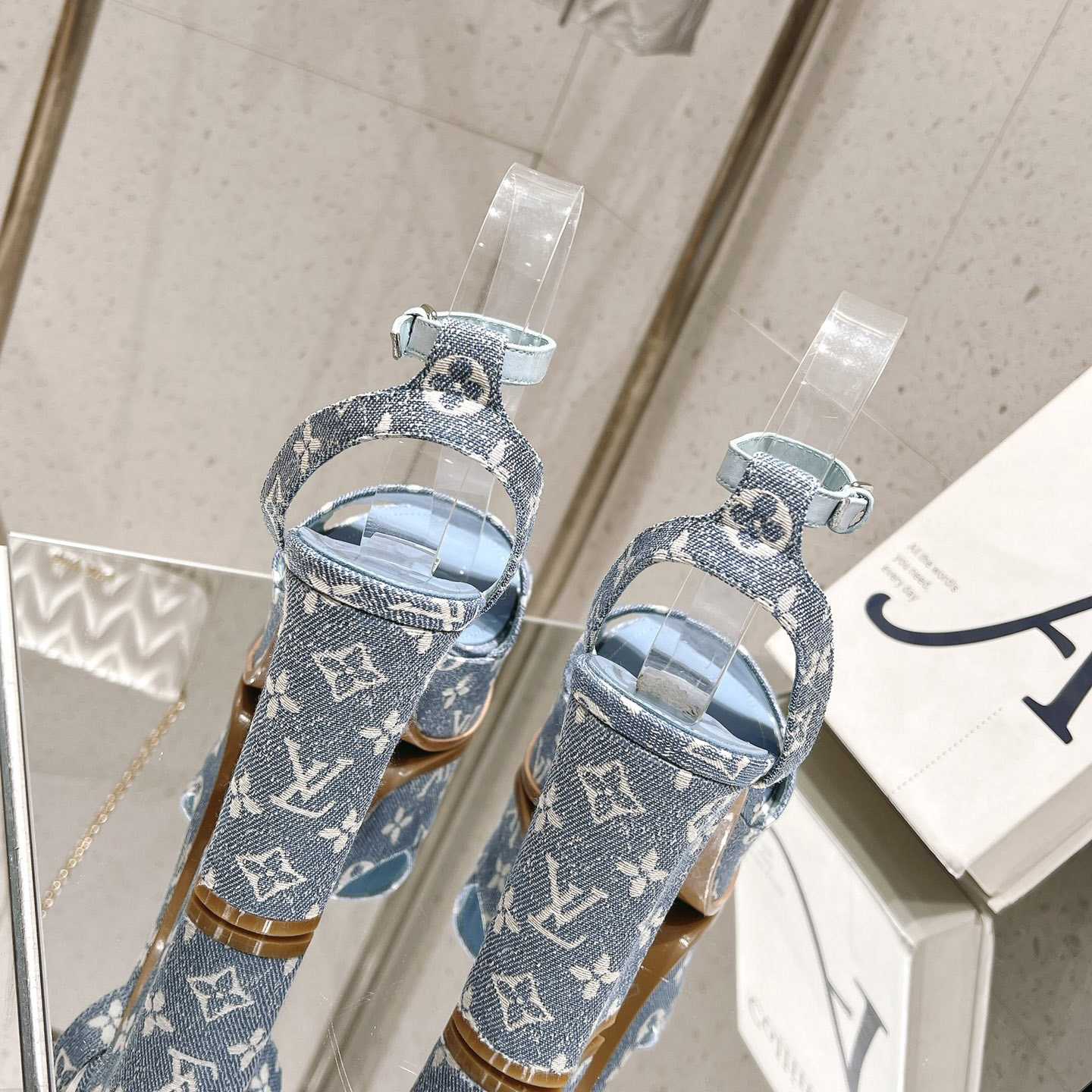 Louis Vuitton Fame Platform Sandal   1AAZC0 - PerfectKickZ