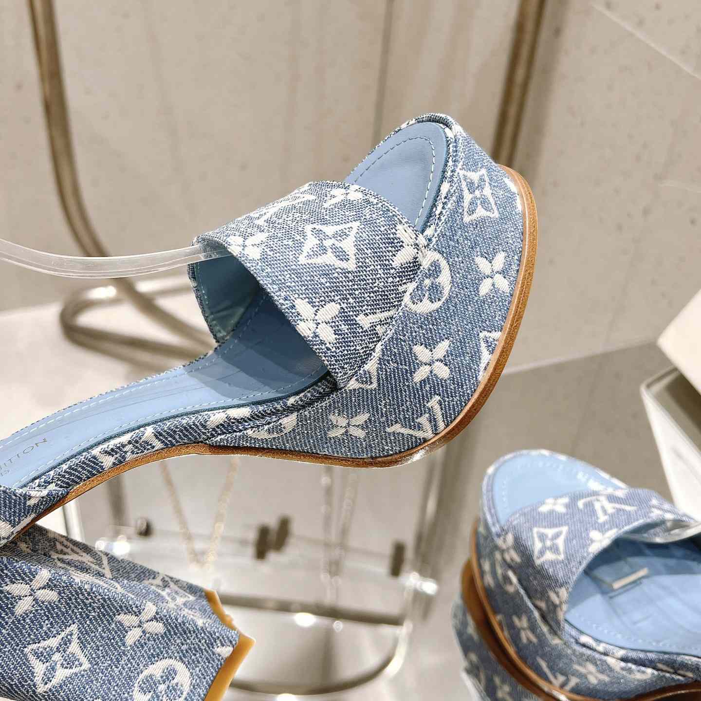 Louis Vuitton Fame Platform Sandal   1AAZC0 - PerfectKickZ