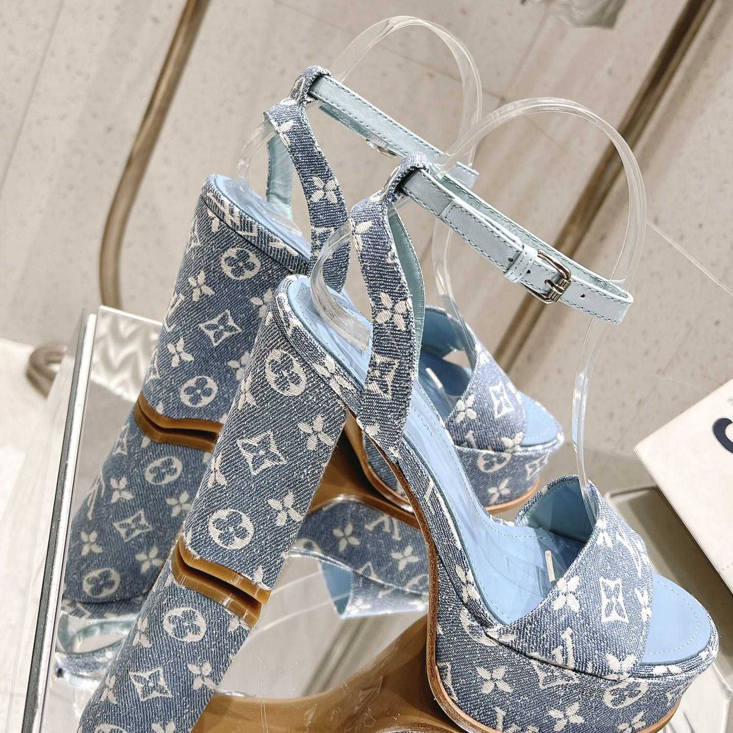 Louis Vuitton Fame Platform Sandal   1AAZC0 - PerfectKickZ