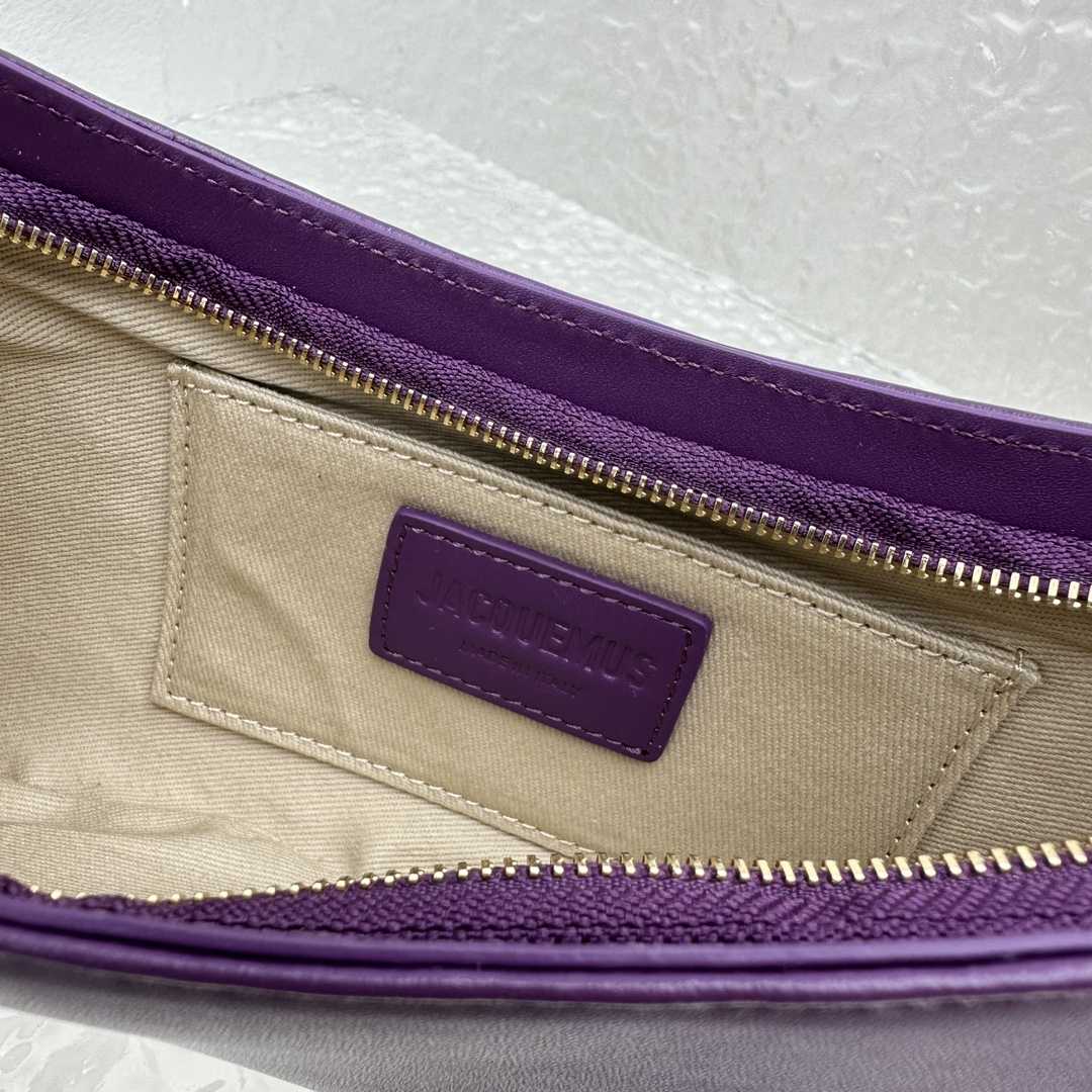 Jacquemus Le Bisou Mousqueton Carabiner Strap Shoulder Bag - 