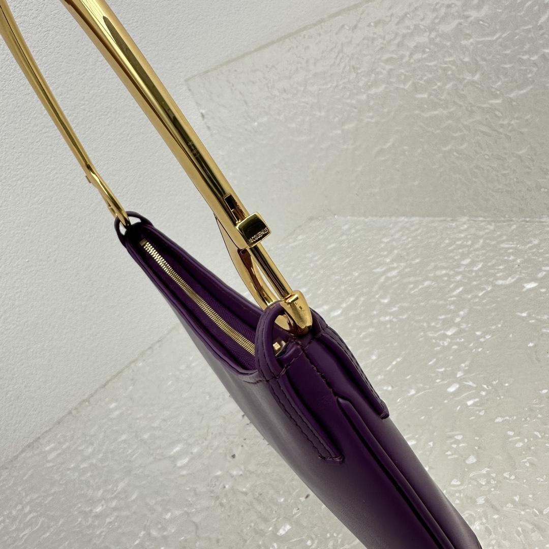 Jacquemus Le Bisou Mousqueton Carabiner Strap Shoulder Bag - 