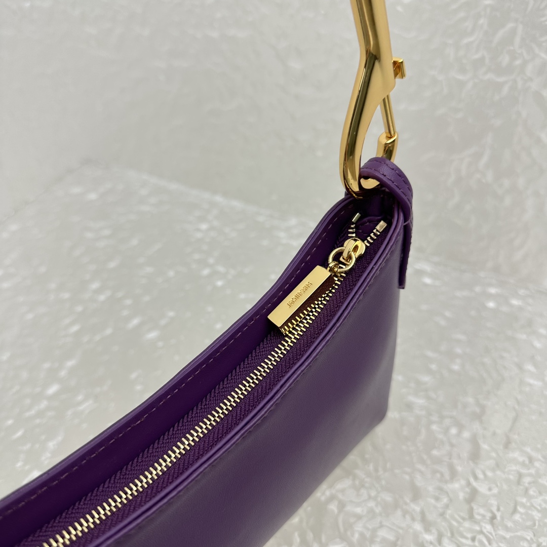 Jacquemus Le Bisou Mousqueton Carabiner Strap Shoulder Bag - 
