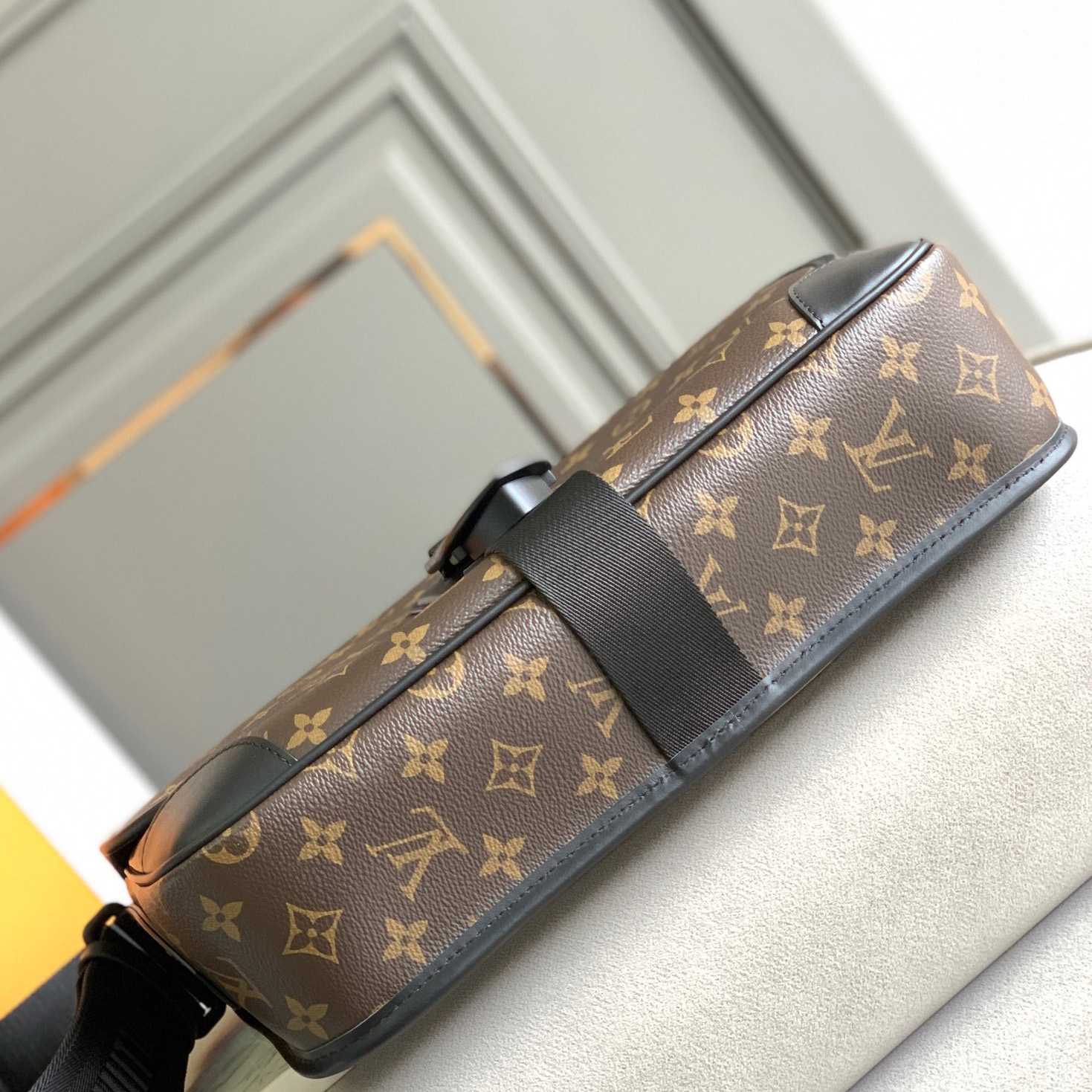Louis Vuitton Archy Messenger MM(35x24x8CM)   M46328 - PerfectKickZ