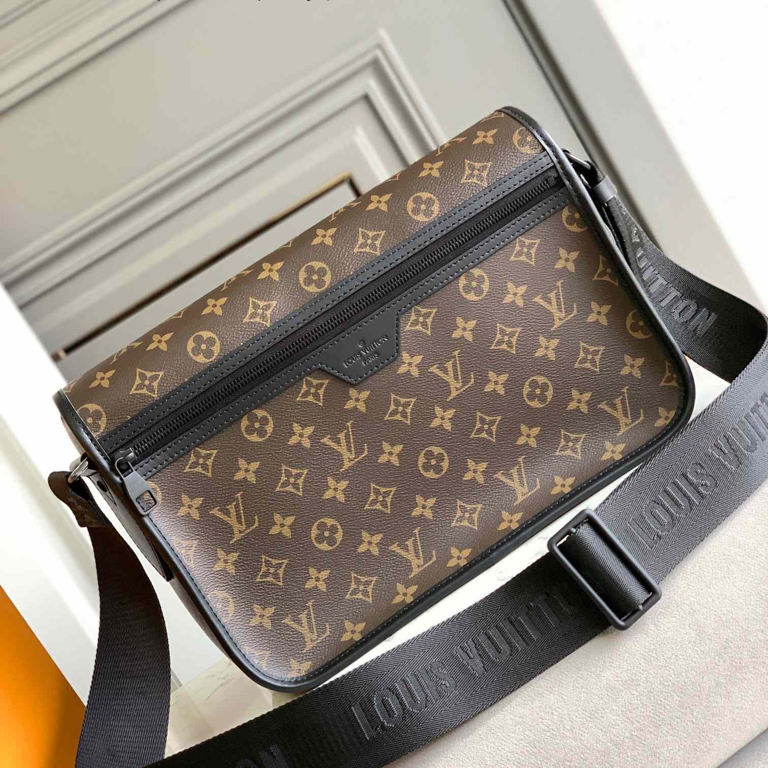 Louis Vuitton Archy Messenger MM(35x24x8CM)   M46328 - PerfectKickZ