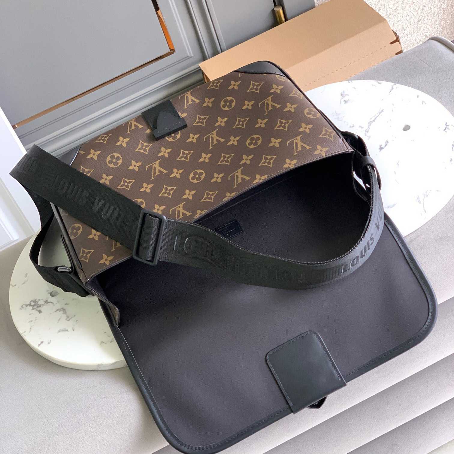 Louis Vuitton Archy Messenger MM(35x24x8CM)   M46328 - PerfectKickZ