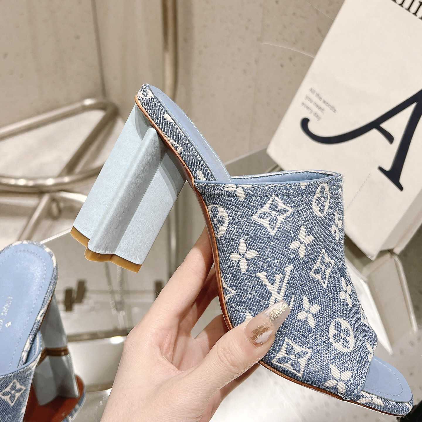 Louis Vuitton Silhouette Mule   1AAZUG - PerfectKickZ