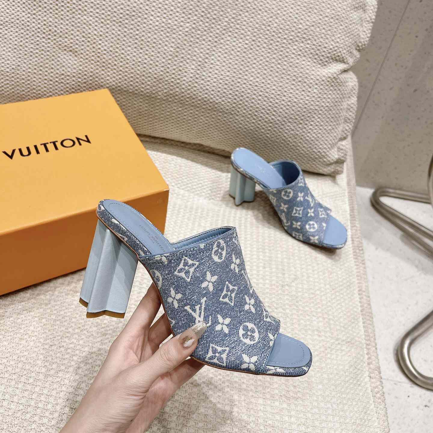 Louis Vuitton Silhouette Mule   1AAZUG - PerfectKickZ