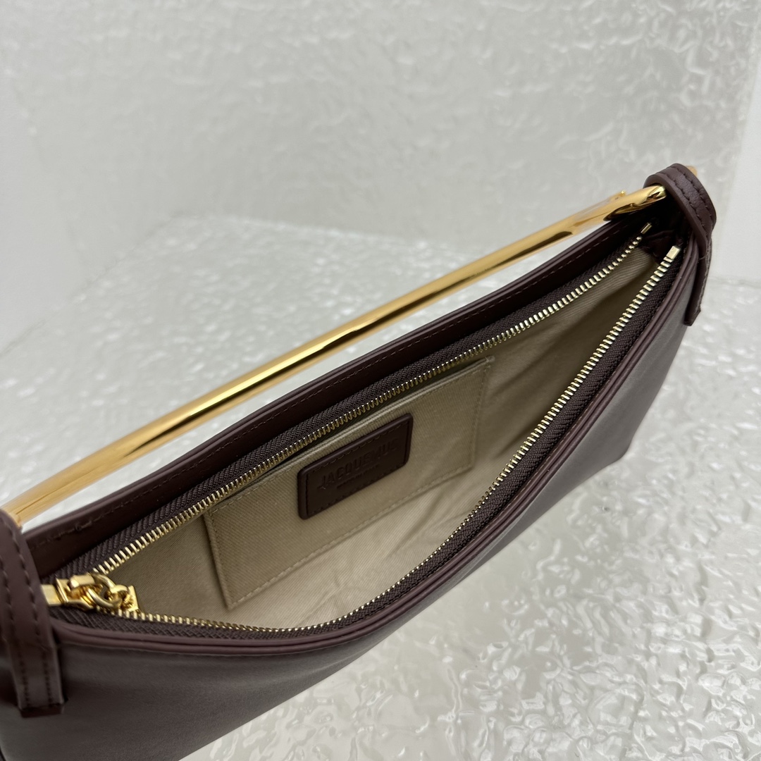 Jacquemus Le Bisou Mousqueton Carabiner Strap Shoulder Bag - PerfectKickZ