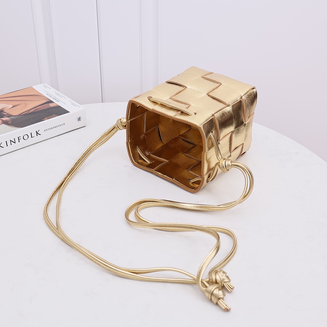 Bottega Veneta Small Cassette Cross-Body Bucket - PerfectKickZ