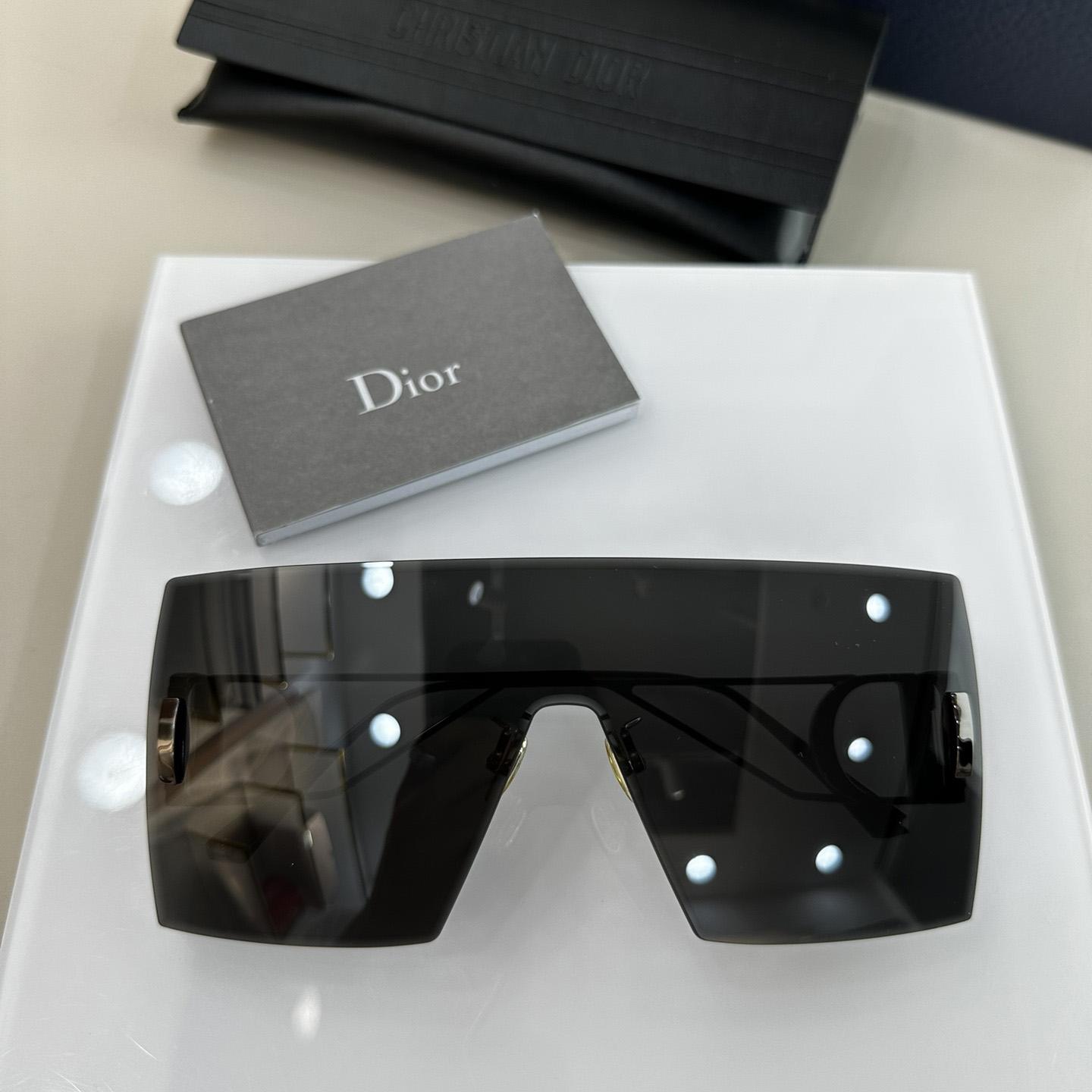 Dior 30Montaigne M1U Sunglasses - PerfectKickZ