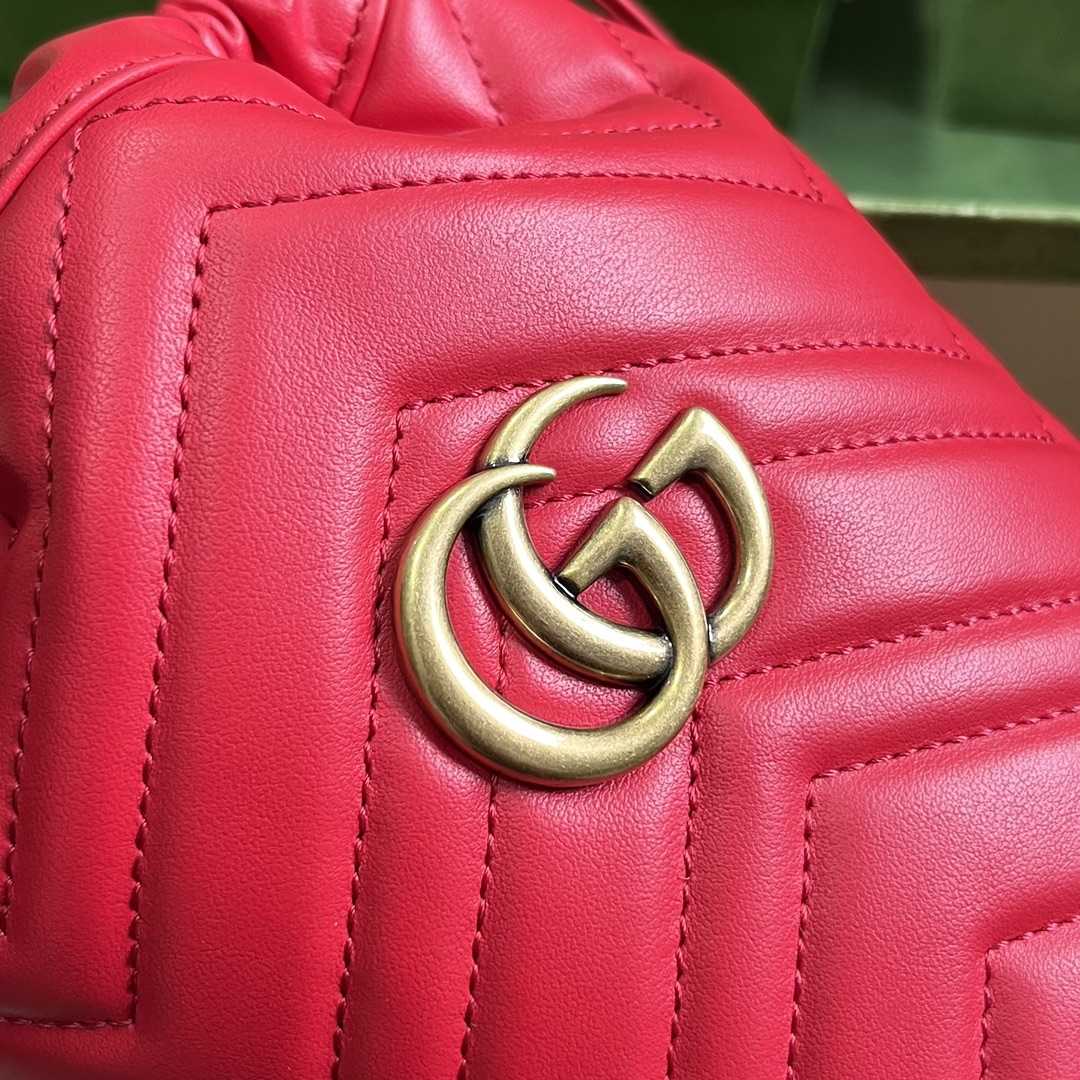Gucci GG Marmont Matelassé Mini Bucket Bag  (19-17-13cm) - 