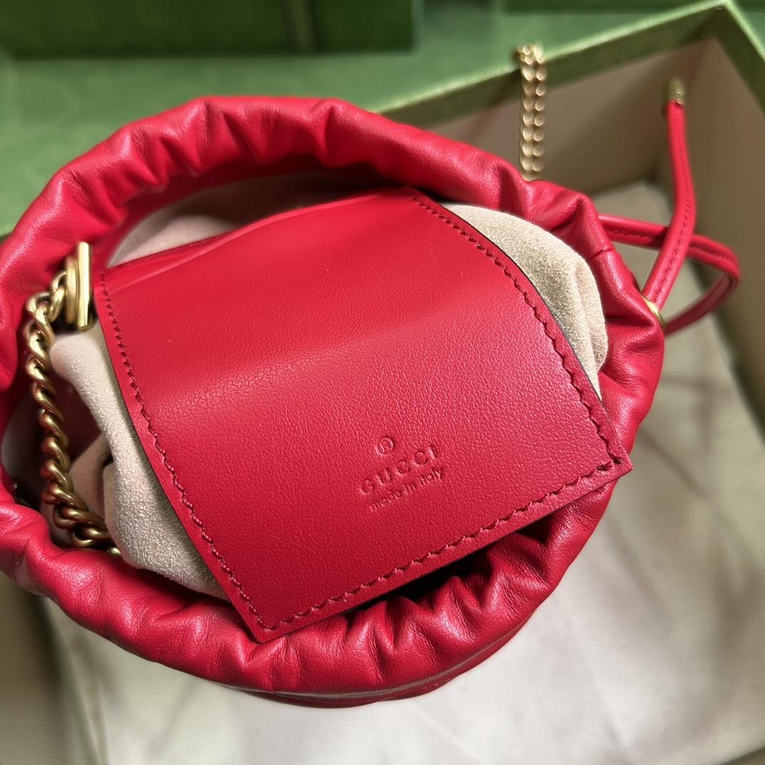 Gucci GG Marmont Matelassé Mini Bucket Bag  (19-17-13cm) - 