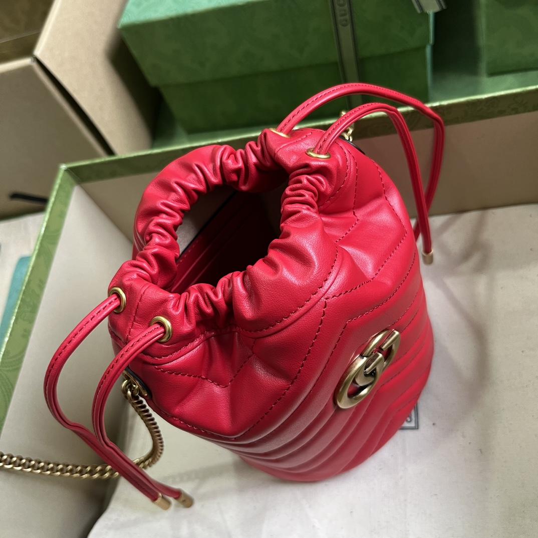 Gucci GG Marmont Matelassé Mini Bucket Bag  (19-17-13cm) - 