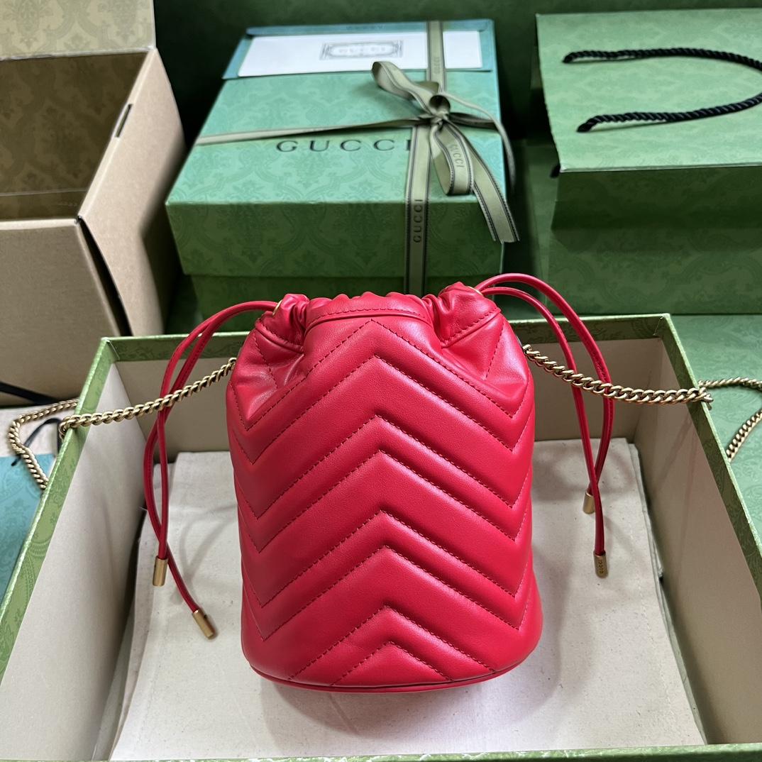 Gucci GG Marmont Matelassé Mini Bucket Bag  (19-17-13cm) - 