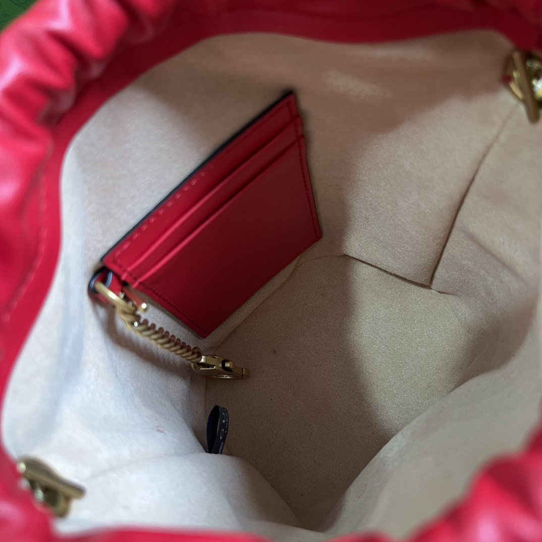 Gucci GG Marmont Matelassé Mini Bucket Bag  (19-17-13cm) - 