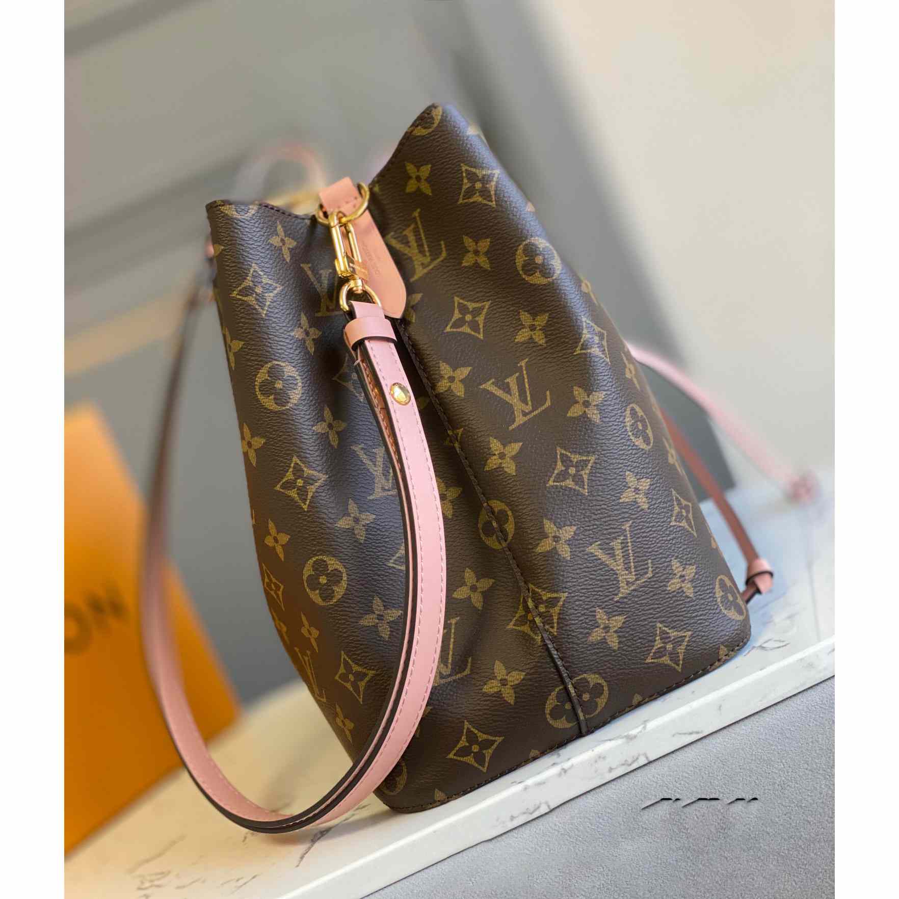 Louis Vuitton Néonoé (26 x 26 x 17.5cm) M44022 - PerfectKickZ