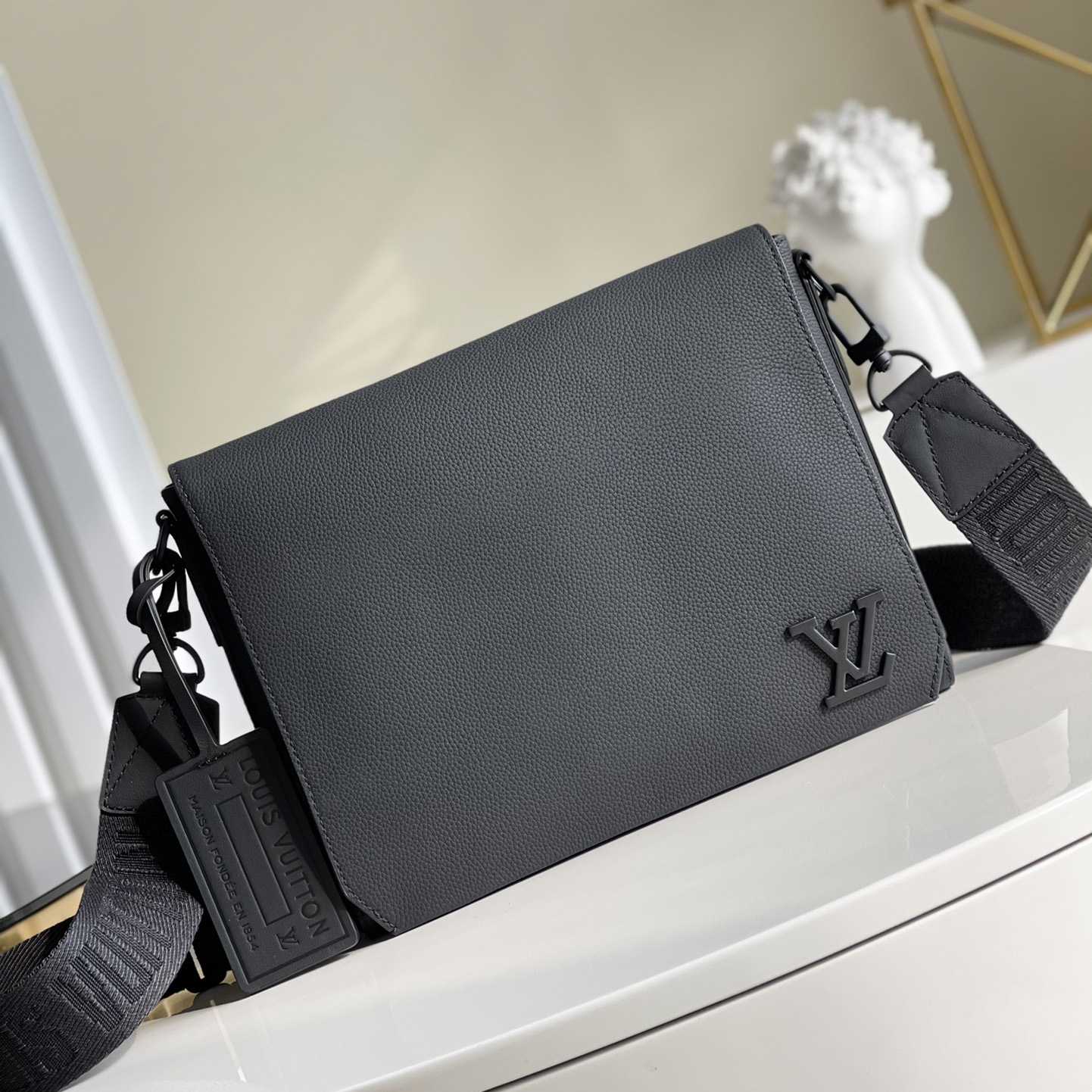 Louis Vuitton Takeoff Messenger(30.5x24x10cm)   M57080 - PerfectKickZ