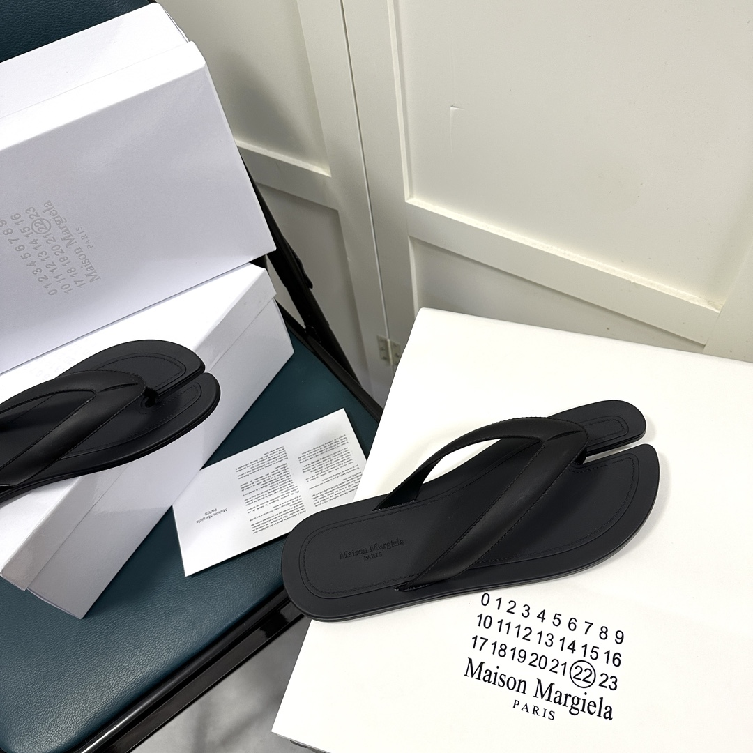Maison Margiela Tabi Open-Toe Flip-Flops - PerfectKickZ