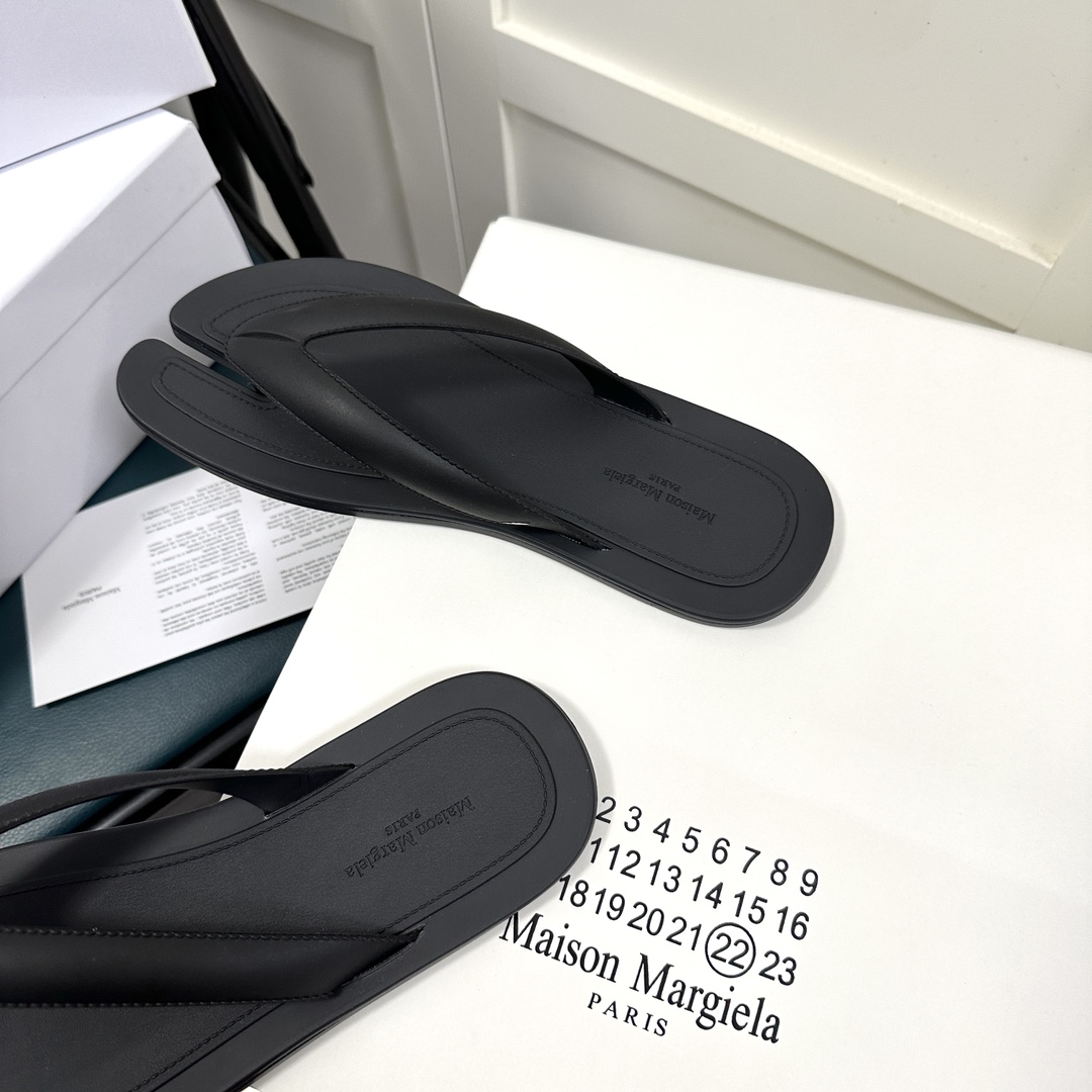 Maison Margiela Tabi Open-Toe Flip-Flops - PerfectKickZ