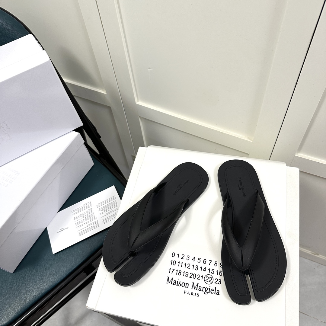Maison Margiela Tabi Open-Toe Flip-Flops - PerfectKickZ