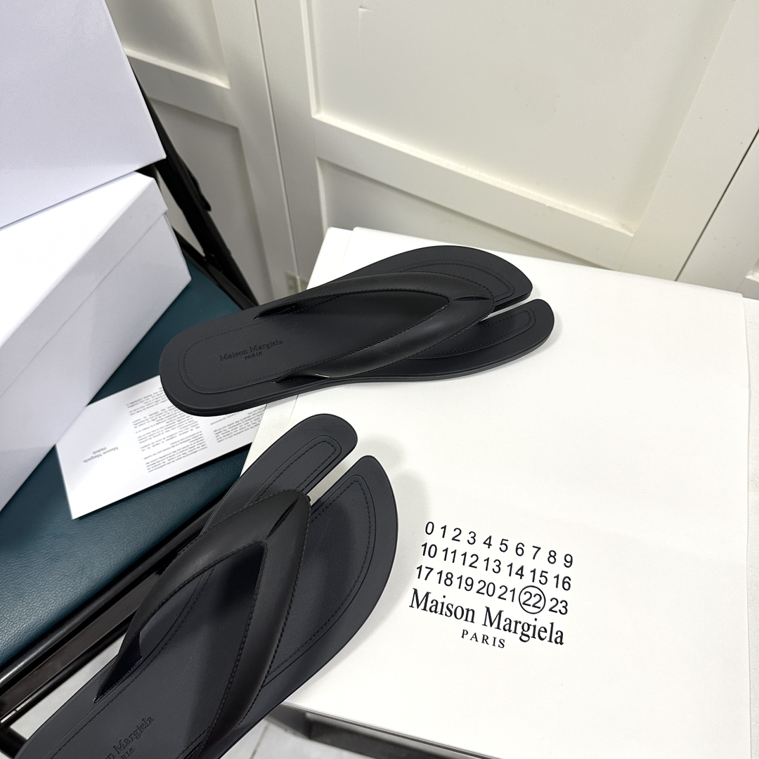 Maison Margiela Tabi Open-Toe Flip-Flops - PerfectKickZ
