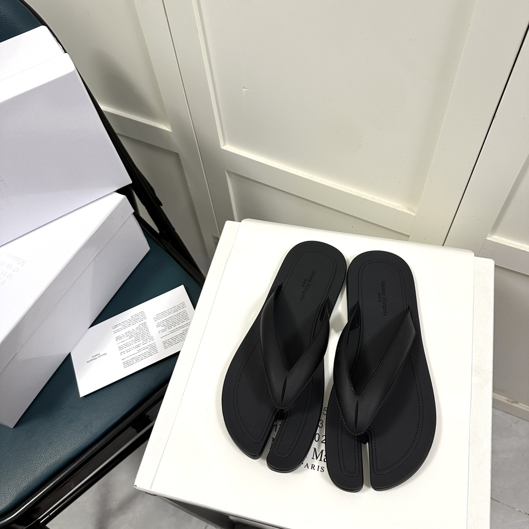 Maison Margiela Tabi Open-Toe Flip-Flops - PerfectKickZ