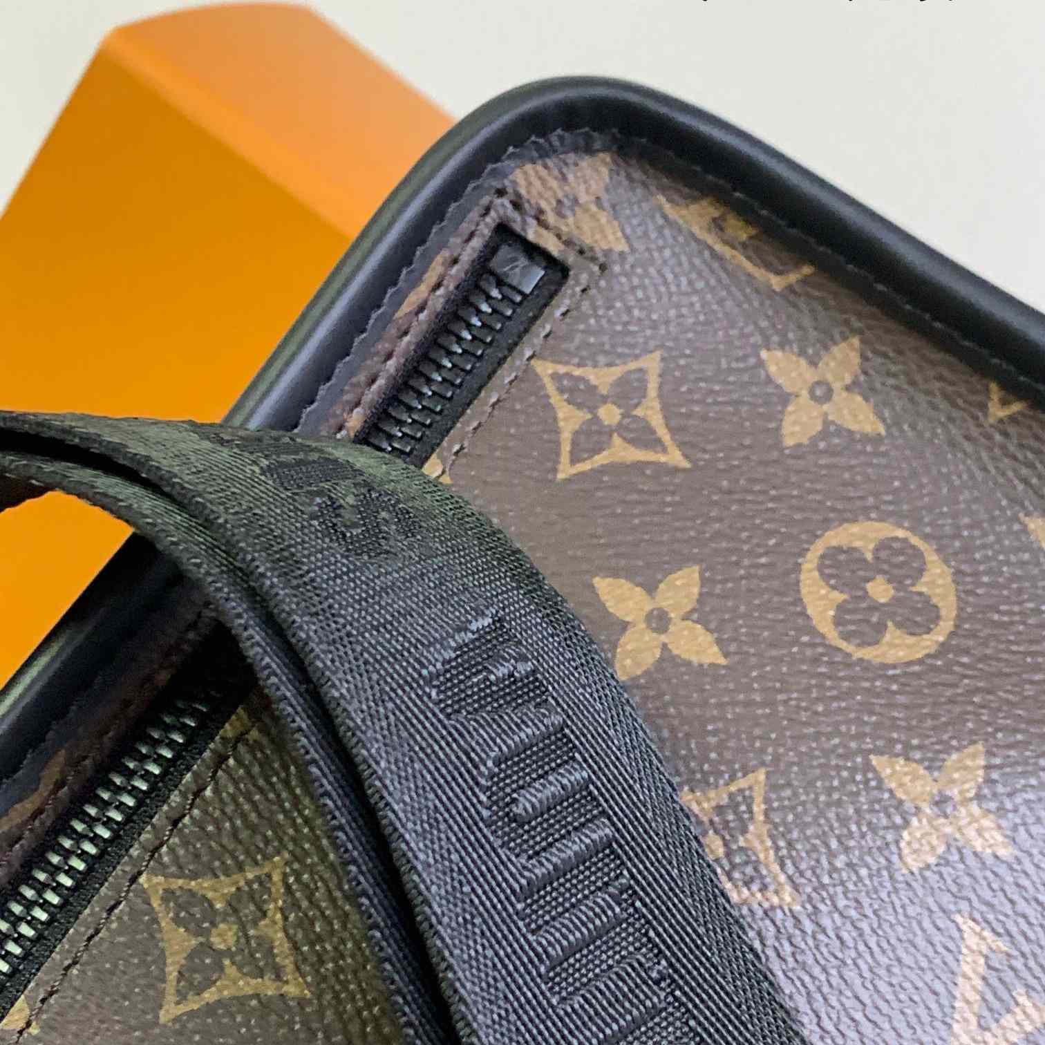 Louis VuittonArchy Messenger PM(16x22x7CM)   M46442 - PerfectKickZ