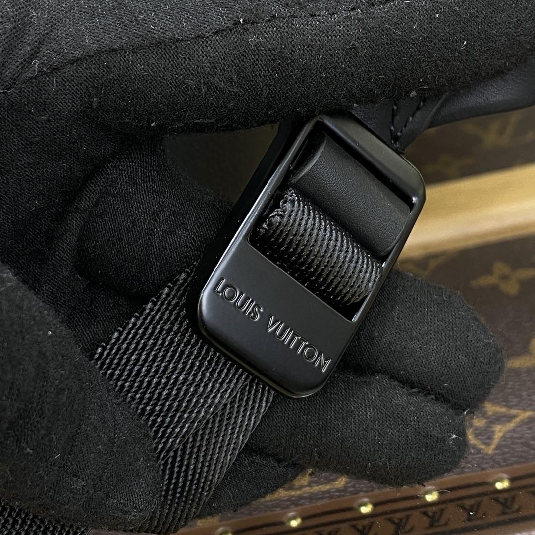 Louis Vuitton Discovery Backpack (29*38*20cm)    M46553 - PerfectKickZ
