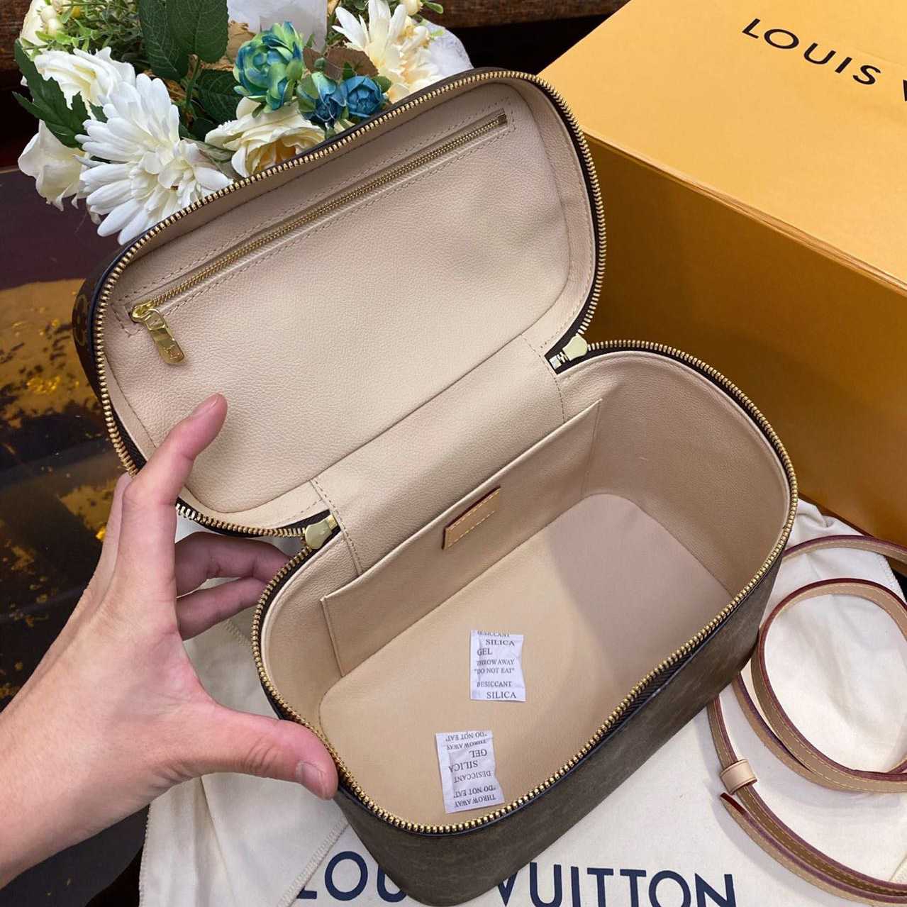 Louis Vuitton Nice BB Toiletry Pouch(24-14-17cm)  M42265 - PerfectKickZ