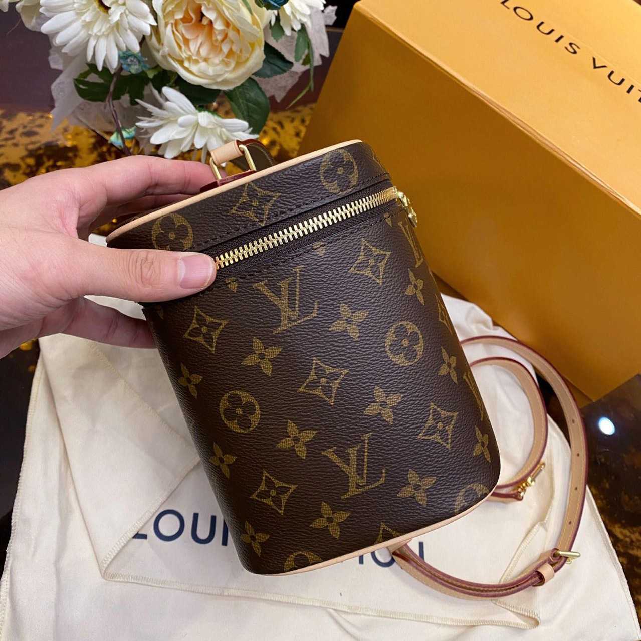 Louis Vuitton Nice BB Toiletry Pouch(24-14-17cm)  M42265 - PerfectKickZ