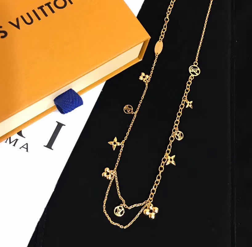 Louis Vuitton Blooming Supple Necklace   M64855 - PerfectKickZ