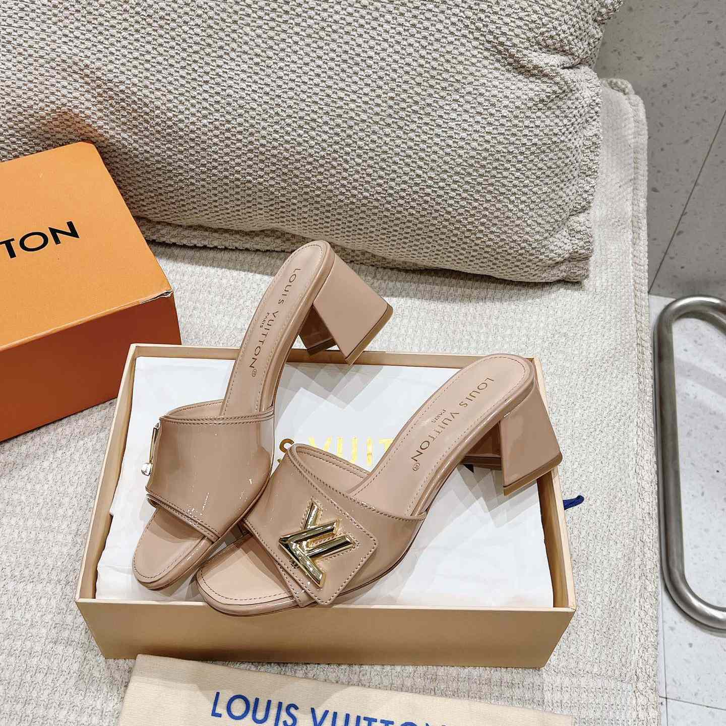 Louis Vuitton Shake Mule   1ABID2 - 