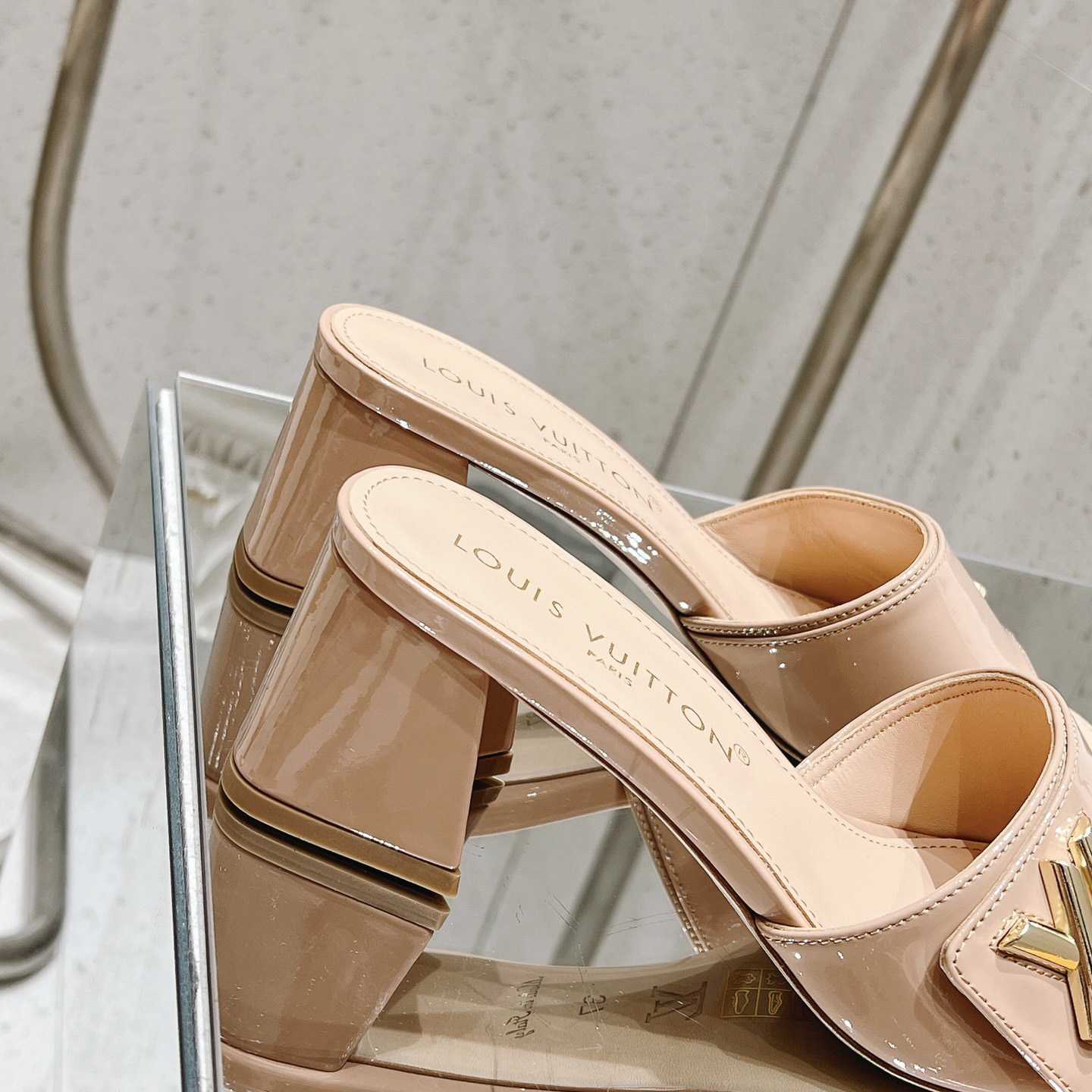 Louis Vuitton Shake Mule   1ABID2 - 