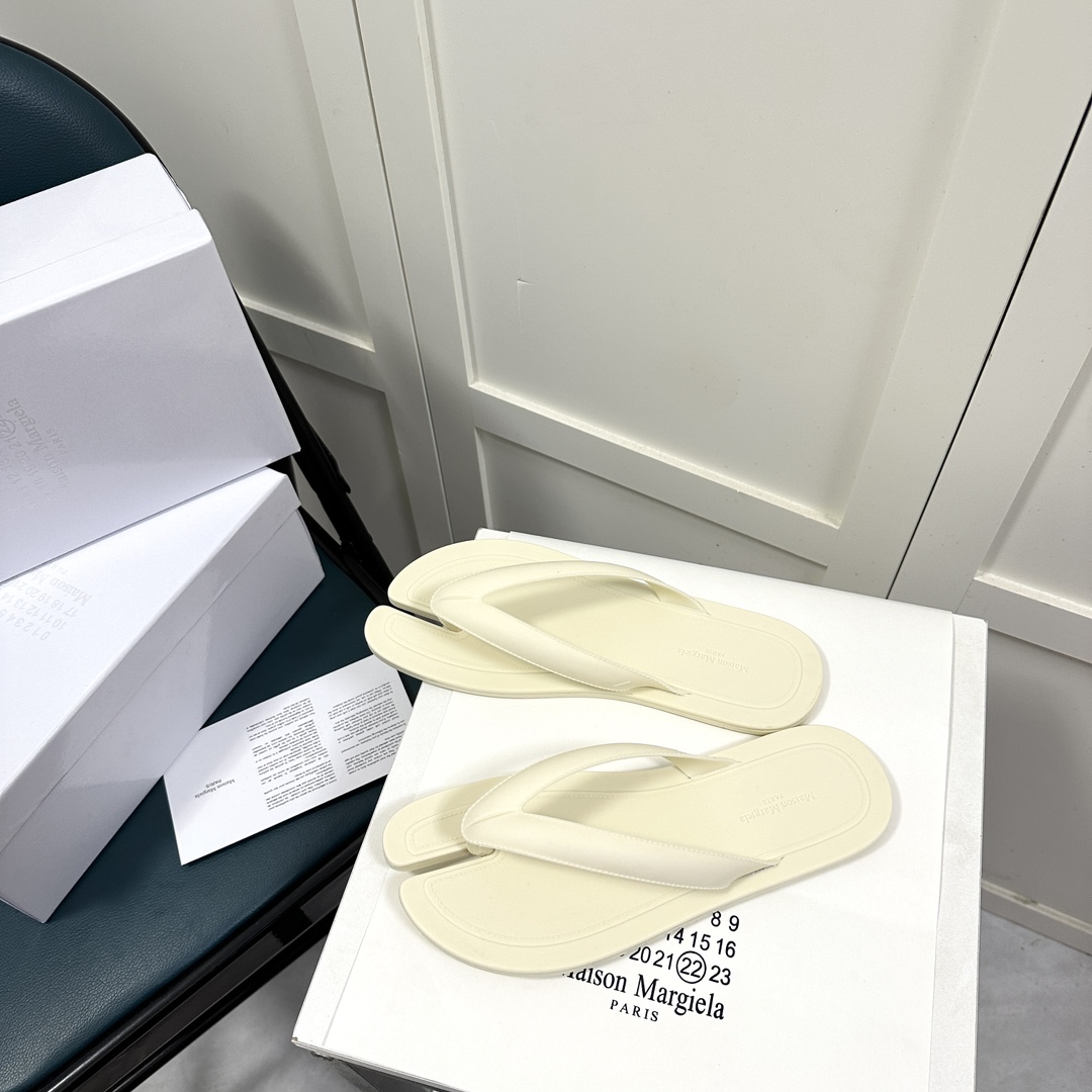 Maison Margiela Tabi Open-Toe Flip-Flops - 