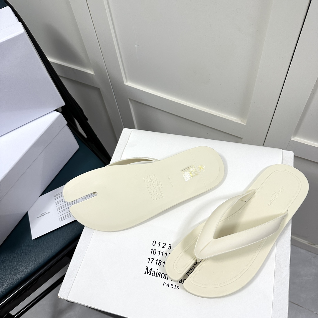 Maison Margiela Tabi Open-Toe Flip-Flops - 