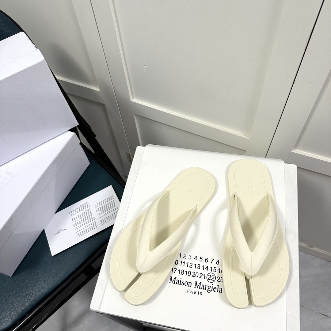 Maison Margiela Tabi Open-Toe Flip-Flops - 