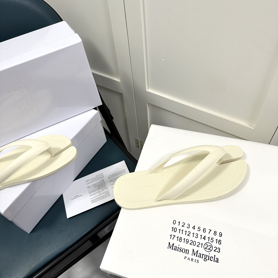 Maison Margiela Tabi Open-Toe Flip-Flops - 