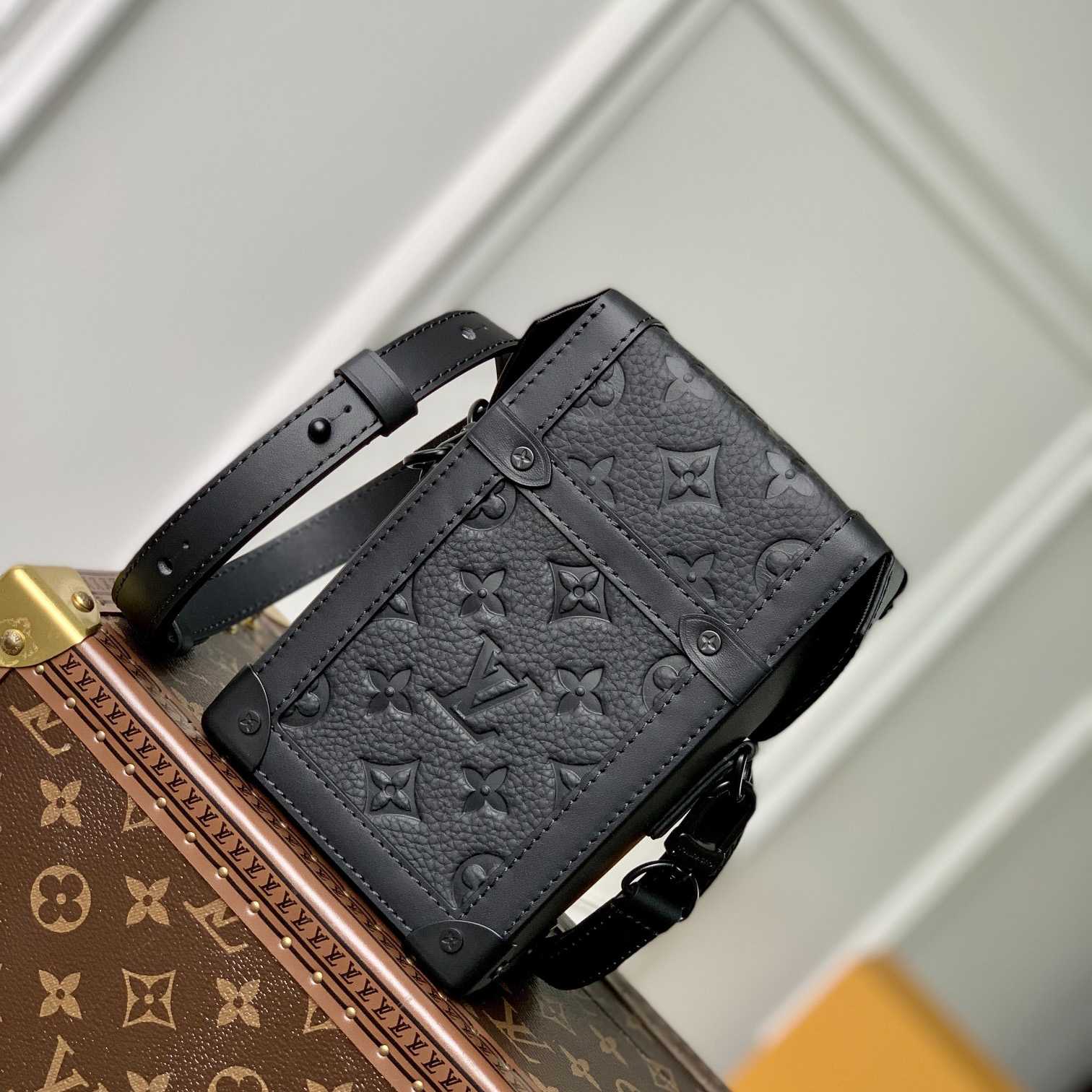 Louis VuittonVertical Trunk Wearable Wallet (10.7x17.5x6.8cm) M82070 - PerfectKickZ