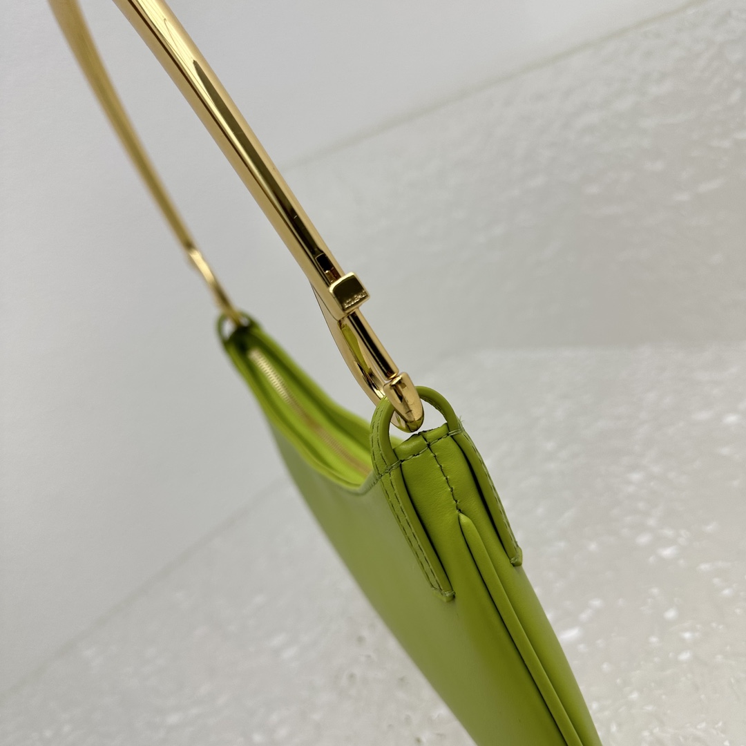 Jacquemus Le Bisou Mousqueton Carabiner Strap Shoulder Bag - PerfectKickZ