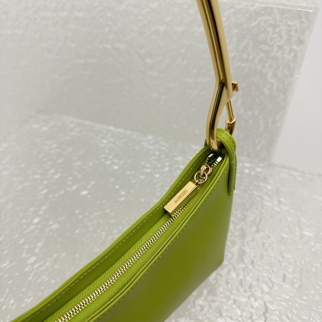Jacquemus Le Bisou Mousqueton Carabiner Strap Shoulder Bag - PerfectKickZ