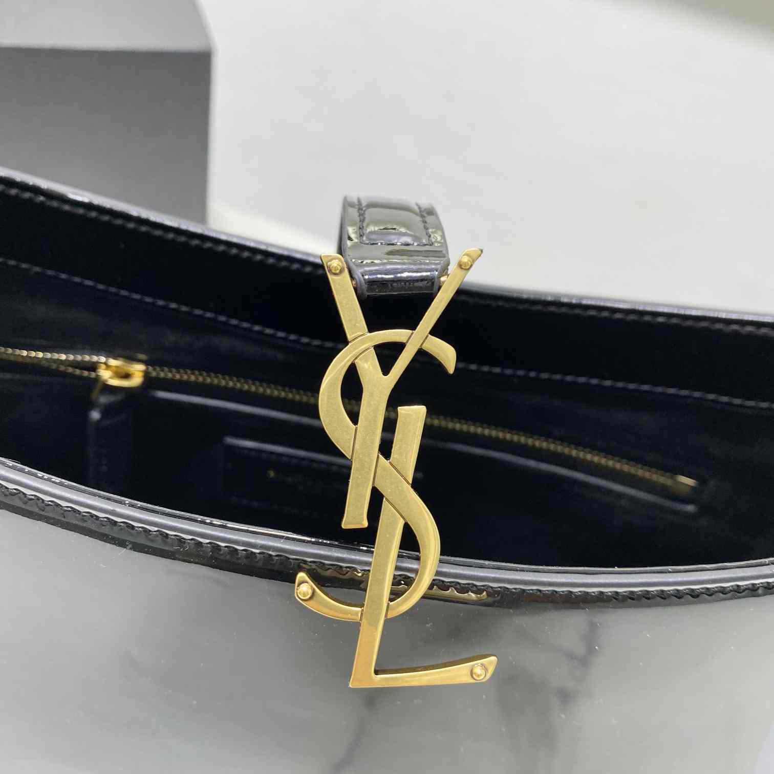 Saint Laurent Le 5 À 7 In Patent Leather - 