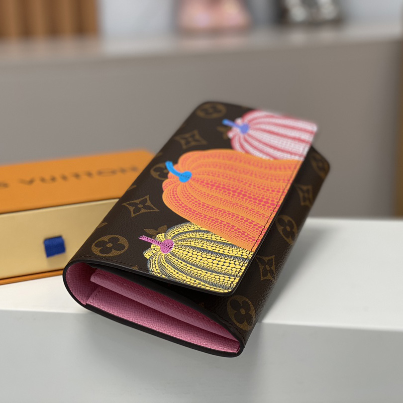 Louis Vuitton LV x YK Sarah Wallet (19 x 10.5 x 2 cm)    M82114 - PerfectKickZ