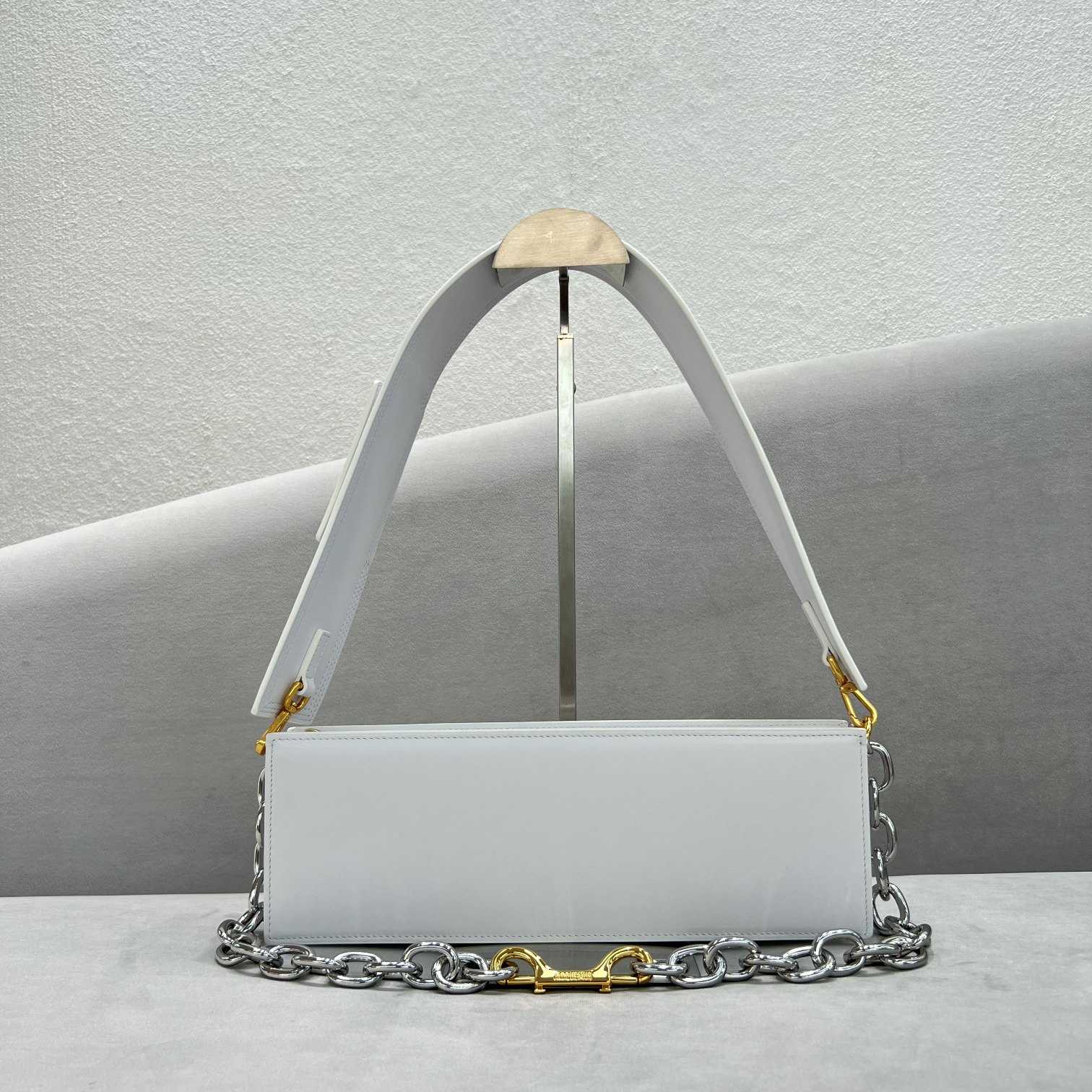 Jacquemus Le Ciuciu Leather Shoulder Bag (30x10.5x4.5cm) - PerfectKickZ