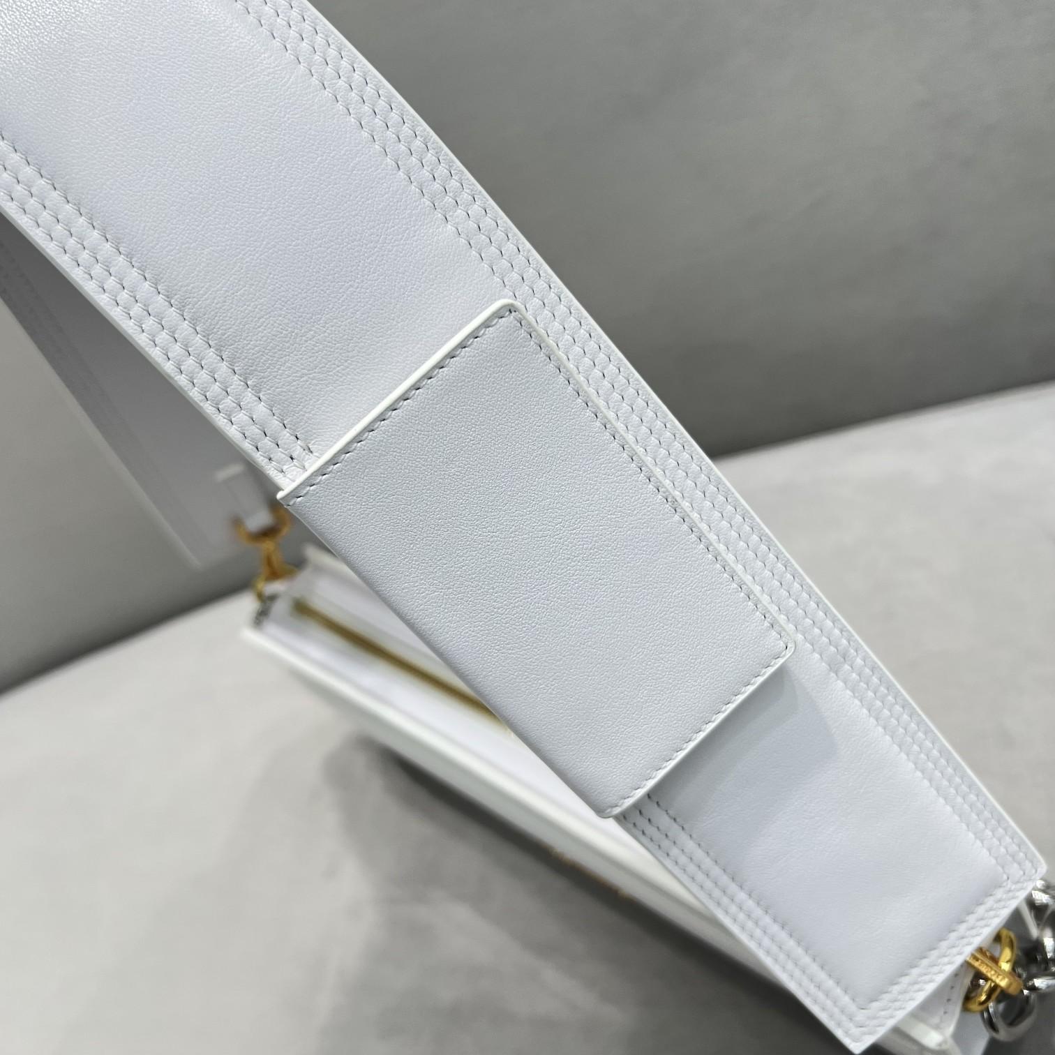 Jacquemus Le Ciuciu Leather Shoulder Bag (30x10.5x4.5cm) - PerfectKickZ